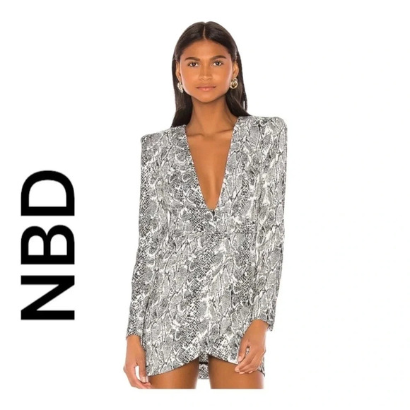 ✨NBD Jamie Mini Dress in black & white‎ snake print - Picture 1 of 10